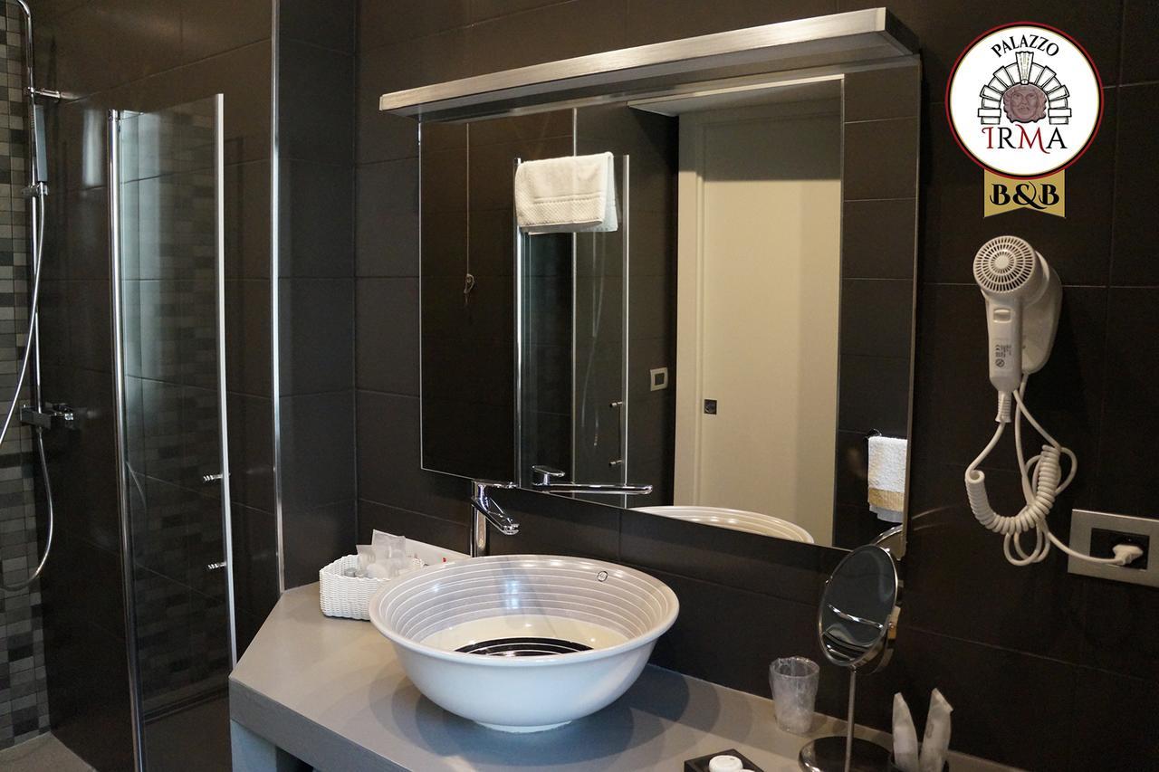 Palazzo Irma - Hotel - B&B Luxury วีโบ วาเลนเซีย ภายนอก รูปภาพ