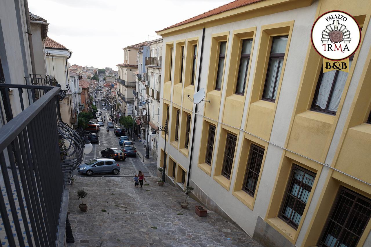 Palazzo Irma - Hotel - B&B Luxury วีโบ วาเลนเซีย ภายนอก รูปภาพ
