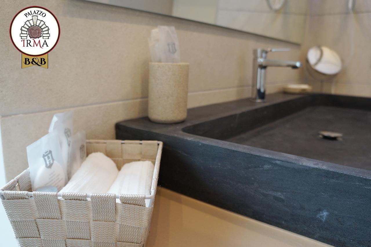 Palazzo Irma - Hotel - B&B Luxury วีโบ วาเลนเซีย ภายนอก รูปภาพ