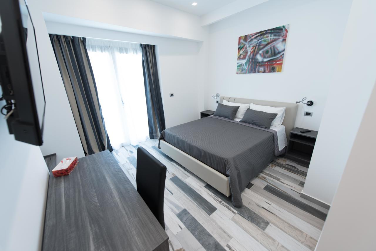 Palazzo Irma - Hotel - B&B Luxury วีโบ วาเลนเซีย ภายนอก รูปภาพ