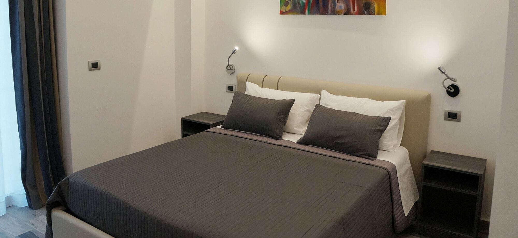 Palazzo Irma - Hotel - B&B Luxury วีโบ วาเลนเซีย ภายนอก รูปภาพ